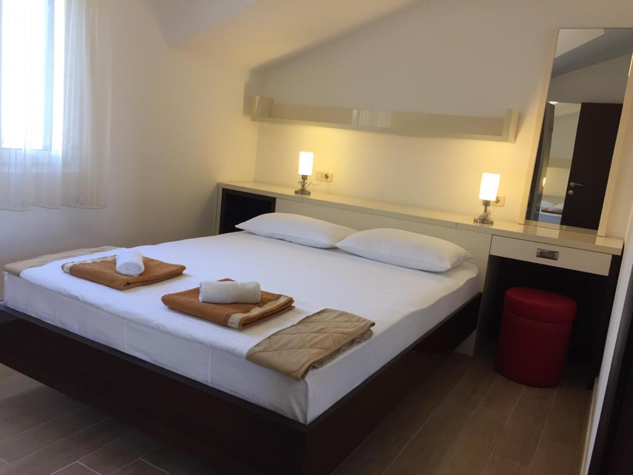 Apartments Tmv Dragovic Sveti Stefan Room photo
