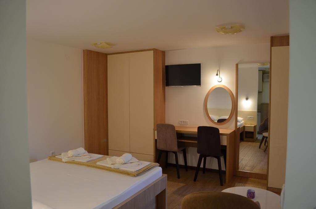Apartments Tmv Dragovic Sveti Stefan Exterior photo